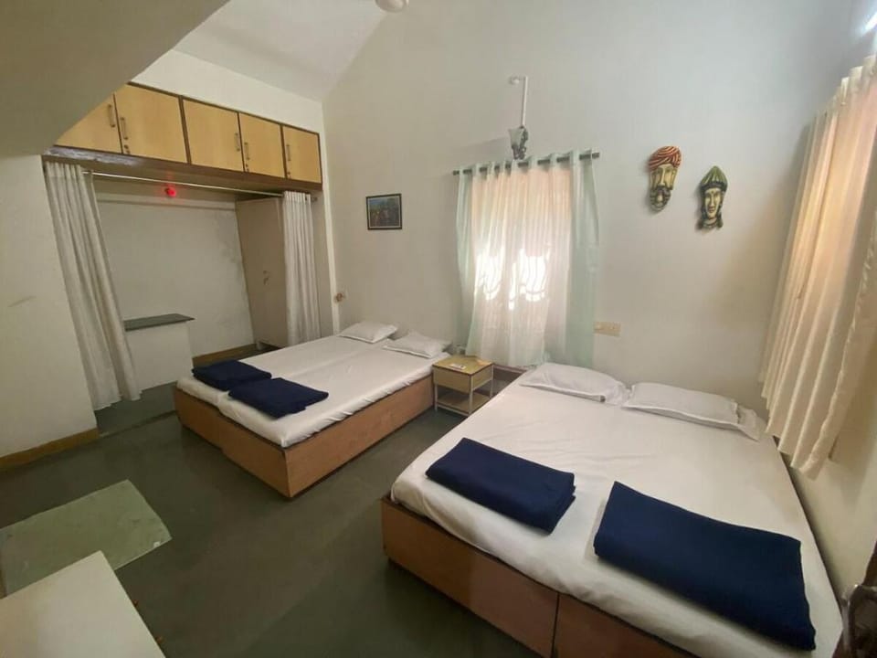 Quaint 2 Bedroom Bungalow With a Lawn Vacation rental in Maharashtra