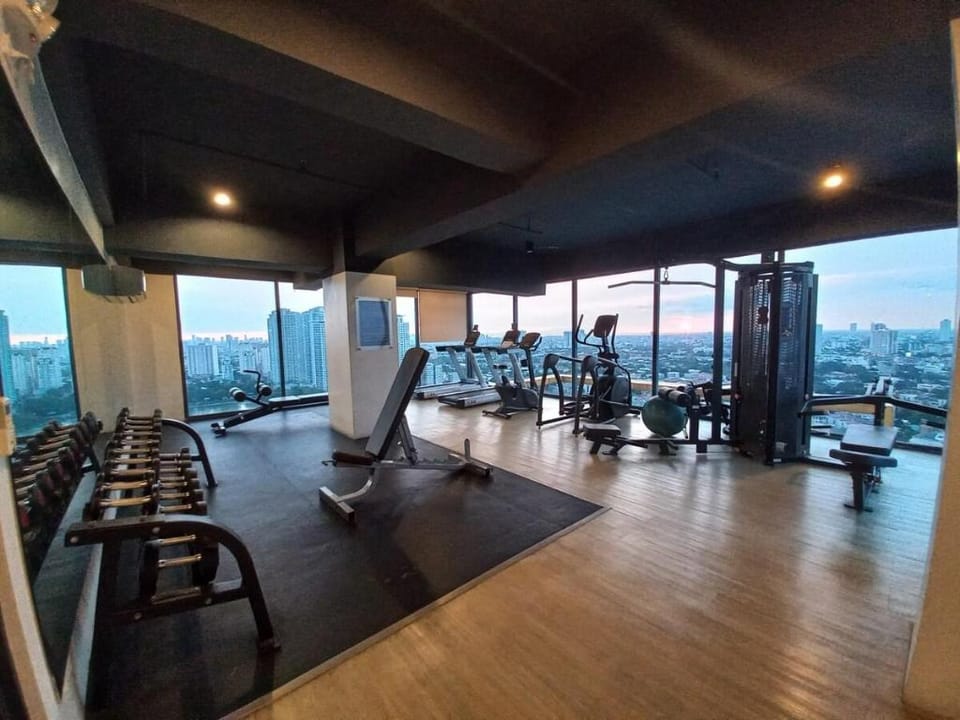 Studio Spacious 2pax allowable up to 5pax 17077 Apartment in Quezon City