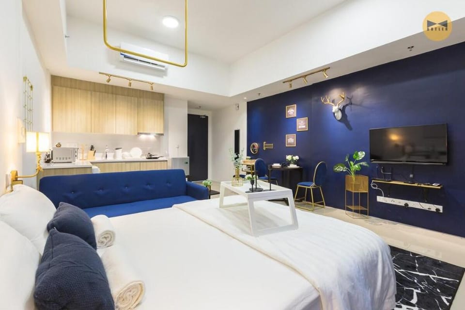 TOP FLOOR Navy Studio •WiFi •Town •FoodHunt Apartment in George Town