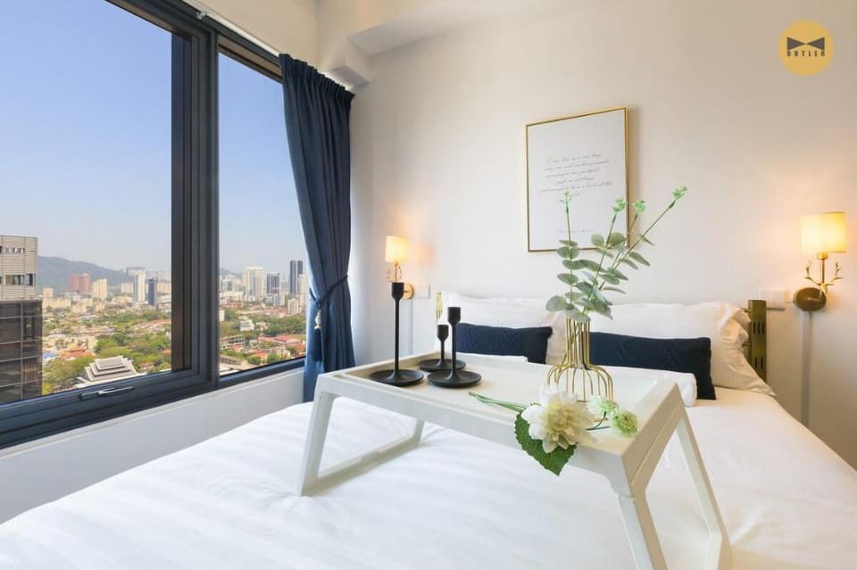 TOP FLOOR Navy Studio •WiFi •Town •FoodHunt Apartment in George Town