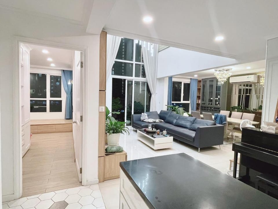 150SQM 3- Bedroom Duplex Apartment with Pool Apartment in Ho Chi Minh City