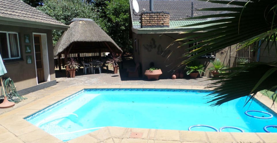 Adorable Room House Share with pool & lappa Apartment in Gauteng