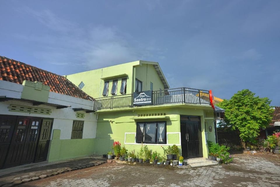 OYO 634 Elga Sastro Inn Syariah Hotel in Yogyakarta