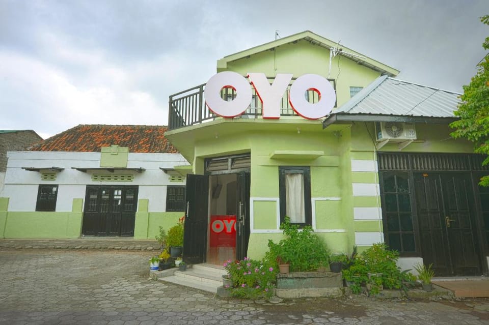 OYO 634 Elga Sastro Inn Syariah Hotel in Yogyakarta