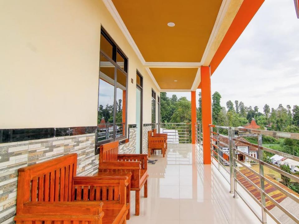 OYO 2162 Pondok Wisata Sri Widodo Hotel in East Java
