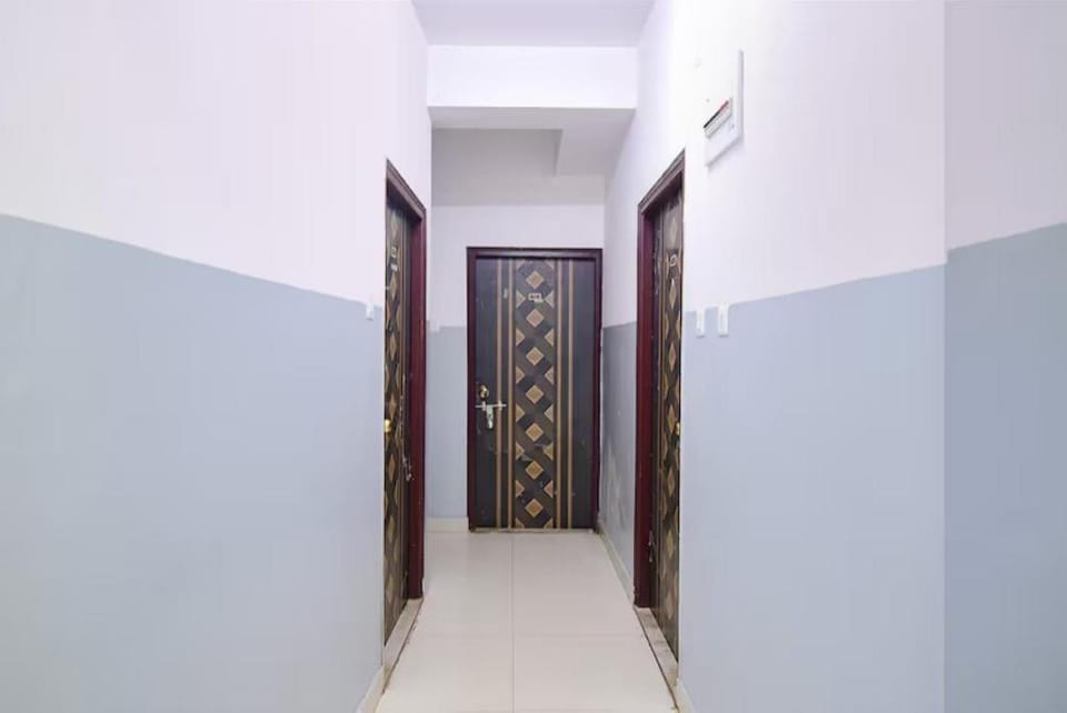 Goroomgo Luxurious Stay Kolkata Hotel in Kolkata
