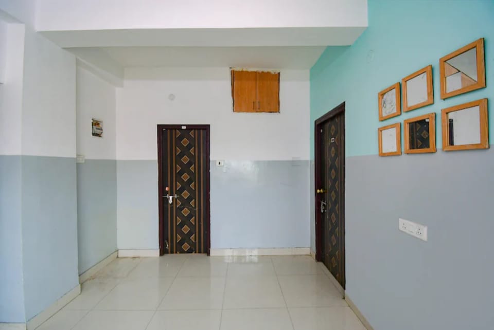 Goroomgo Luxurious Stay Kolkata Hotel in Kolkata