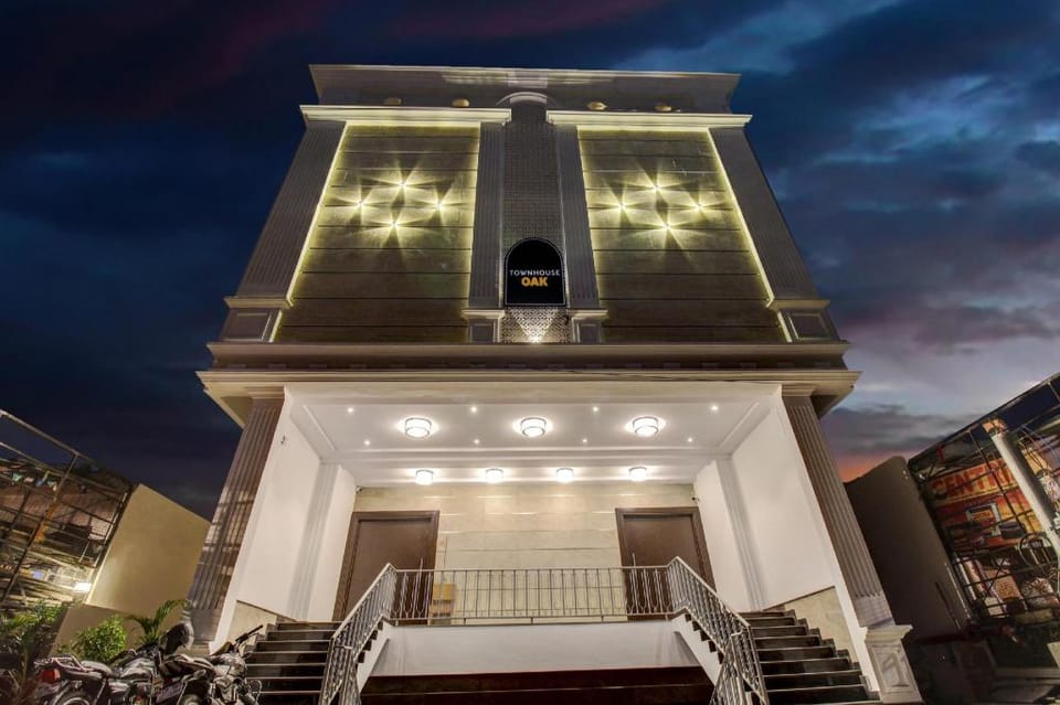Townhouse OAK Aurelia Grand Hotel in Lucknow
