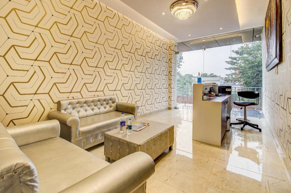 Townhouse OAK Aurelia Grand Hotel in Lucknow