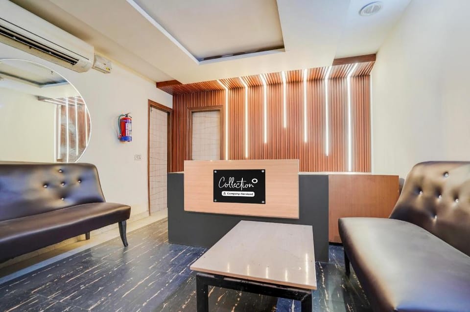 Super Collection O West Vinod Nagar Metro Station Formerly Royal Inn Hotel in Noida