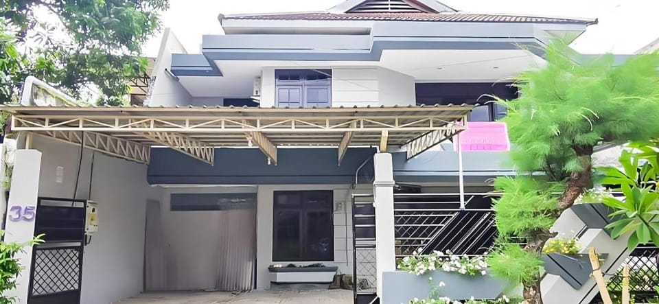 Calvebre House Syariah near Lenmarc Mall Surabaya RedPartner Hotel in Surabaya