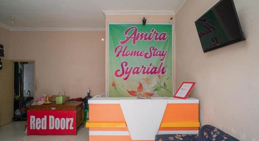 RedDoorz Syariah near Lippo Plaza Sidoarjo Hotel in East Java