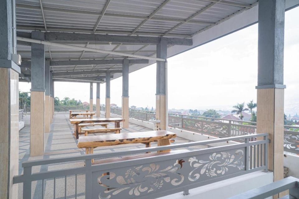 Urbanview Hotel Sky Batu Malang by RedDoorz Hotel in East Java