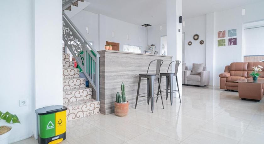 Urbanview Hotel Sky Batu Malang by RedDoorz Hotel in East Java