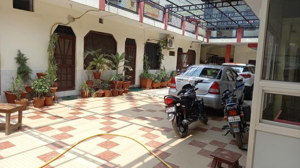 Shri hari lodge Hotel in Uttar Pradesh