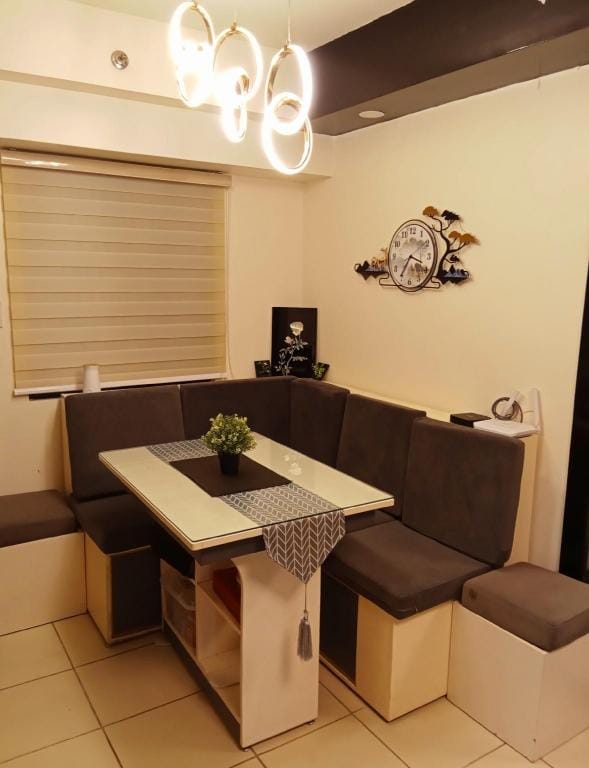 Joey's Place Calathea DMCI Apartment in Las Pinas