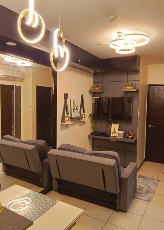 Joey's Place Calathea DMCI Apartment in Las Pinas