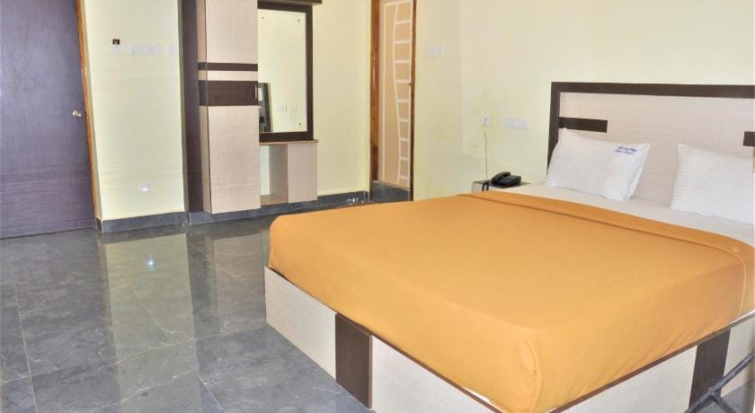 Srirathna Temple View Inn Hotel in Tamil Nadu