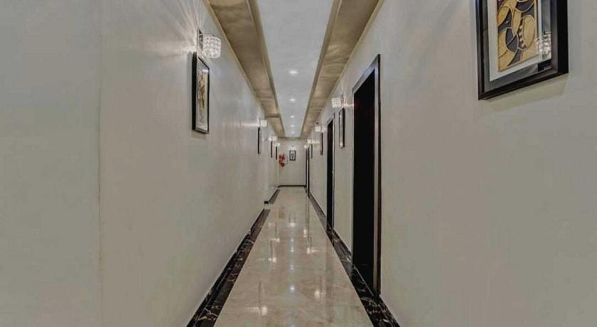 Super Hotel O Raas Near Near Paschim Vihar Hotel in Delhi