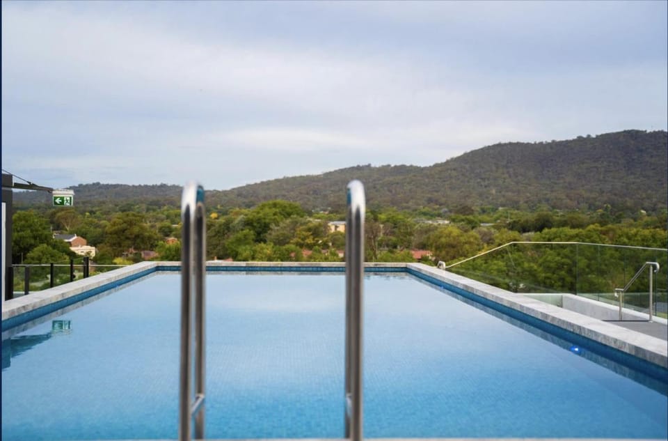 The Hamptons - Lux 2 Bed 2 Bath, Pool - Central Location Apartment in Canberra