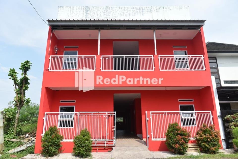RC Costel near RSDH Cianjur Mitra RedDoorz Hotel in West Java