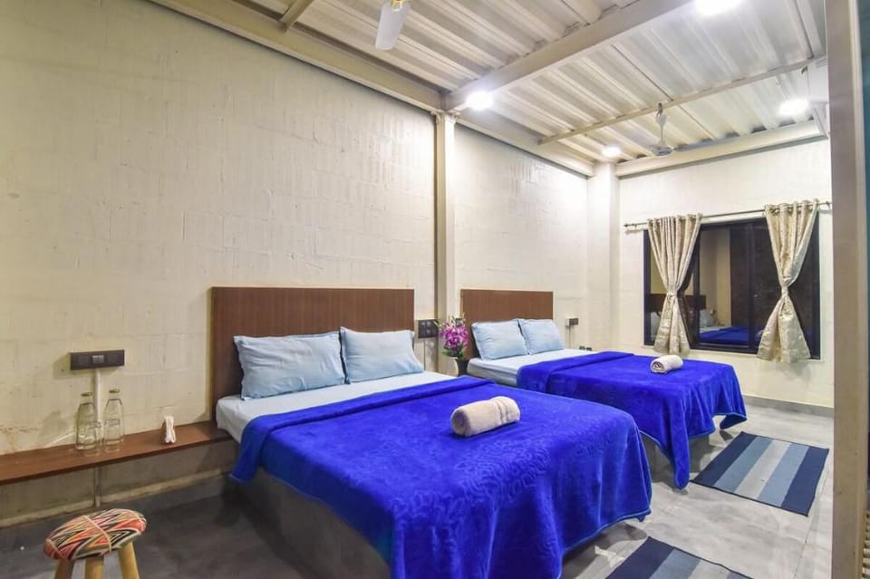 Tuscan Farms: Villa Accommodating 16 to 24 Adults. Villa in Maharashtra