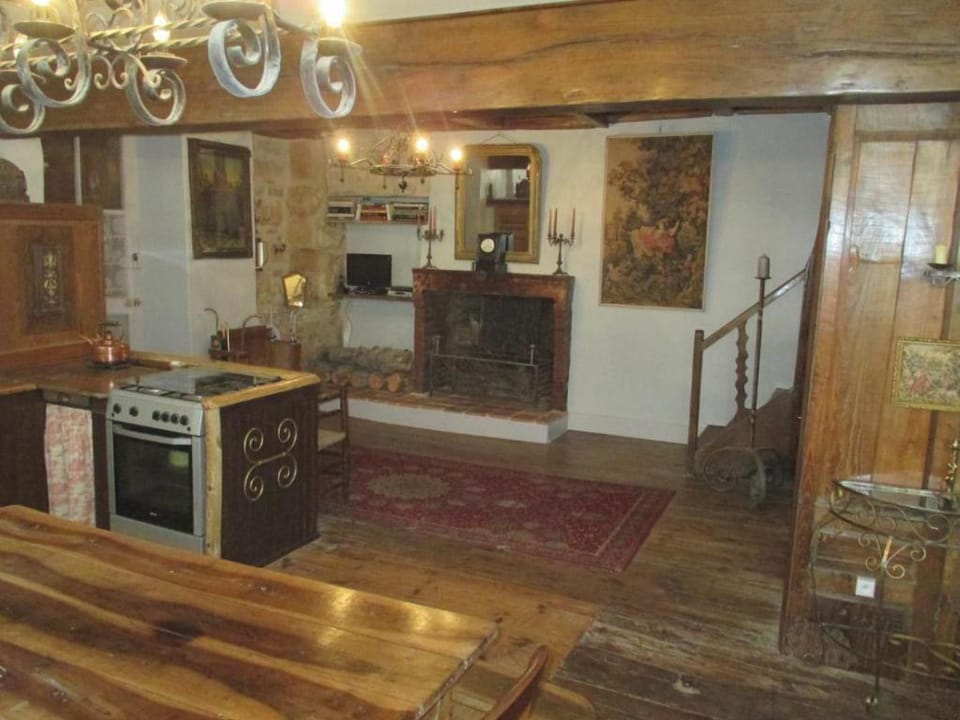 Step back in time,beautiful restored village property in the centre of Verteuil Vacation rental in Nouvelle-Aquitaine