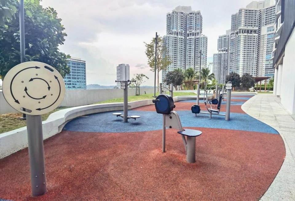 Almas Suites Cozy Sunrise Homestay, 2 Minutes Walk to Stella International School Vacation rental in Johor