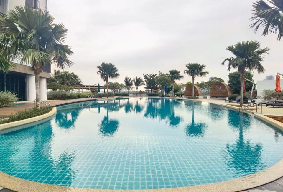 Almas Suites Warm Sunrise Homestay Netflix BySTAY Vacation rental in Johor