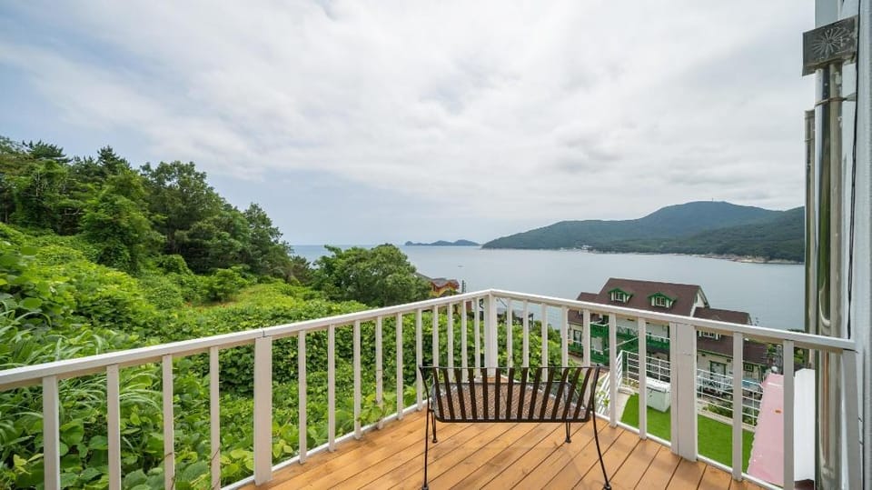 Geoje Casa del mundo B dong Bed and Breakfast in South Korea