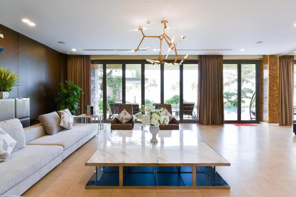 Villa 5-bedroom luxury - Peaceful- Beachforn Villa in Hoa Hai
