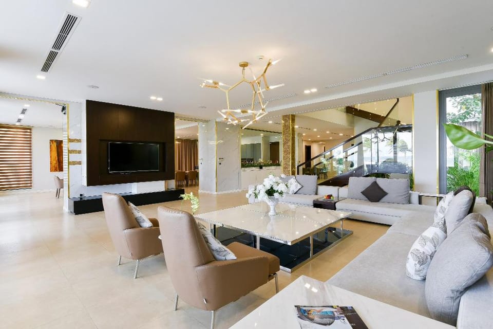 Villa 5-bedroom luxury - Peaceful- Beachforn Villa in Hoa Hai