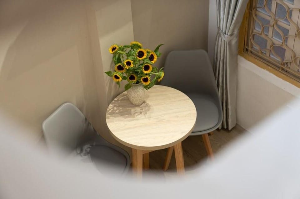 Holly's HideAway*City Center*Balcony*Cozy room Vacation rental in Hanoi