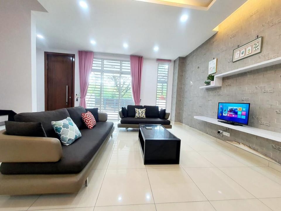 MODERN STYLISH 2STOREY HOUSE 8PAX@ALMA NEAR JUSCO Vacation rental in Penang