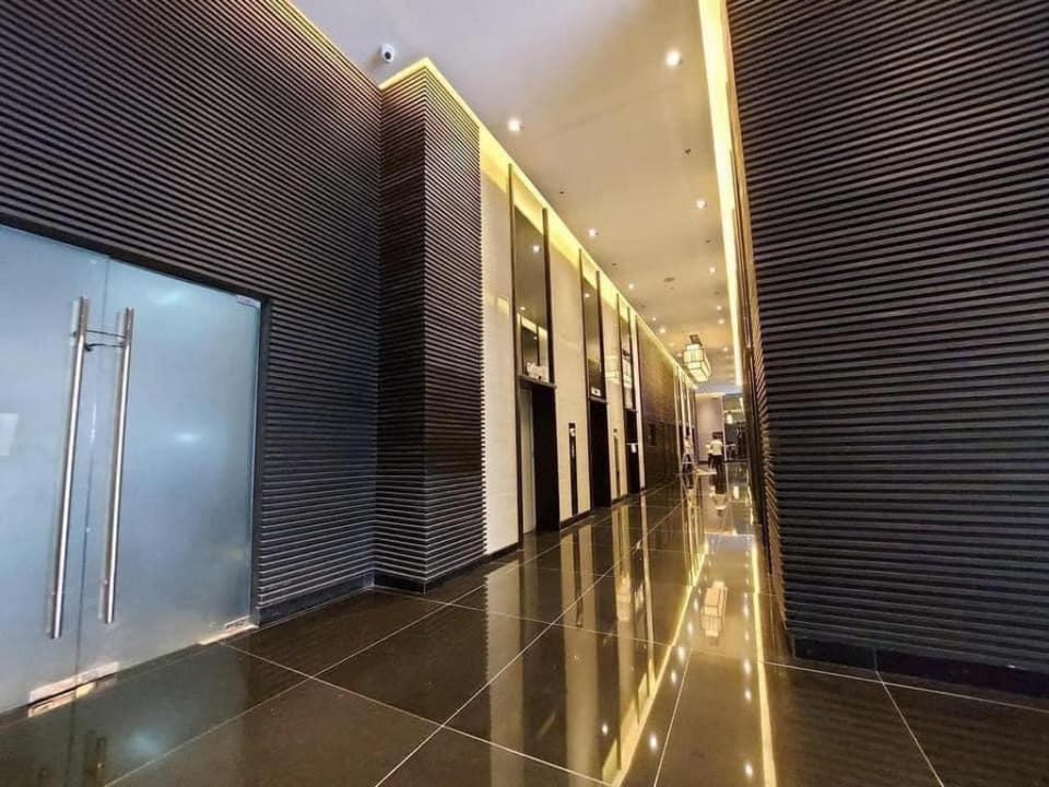 Elegant 2BR/Combined unit @ Air Residences, Makati Apartment in Makati