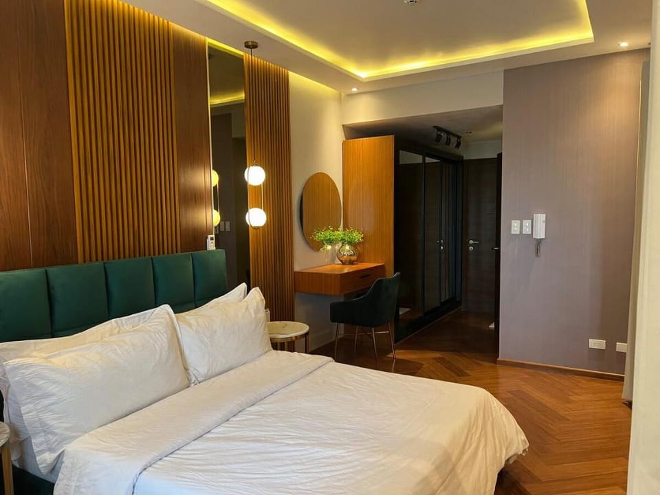 Elegant 2BR/Combined unit @ Air Residences, Makati Apartment in Makati