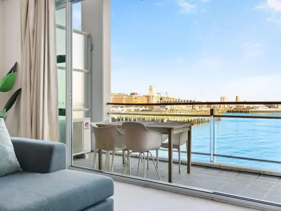 Relaxing Sea Wharf View Apartment by Zodiak Stays Apartment in Auckland