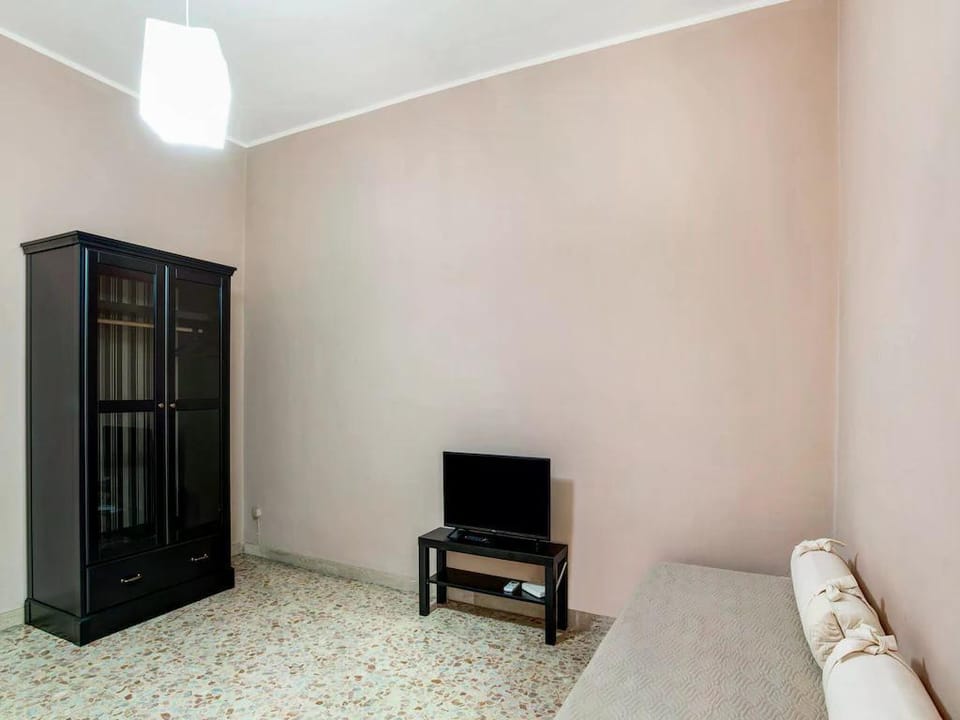City Apartment w Balcony Apartment in Syracuse