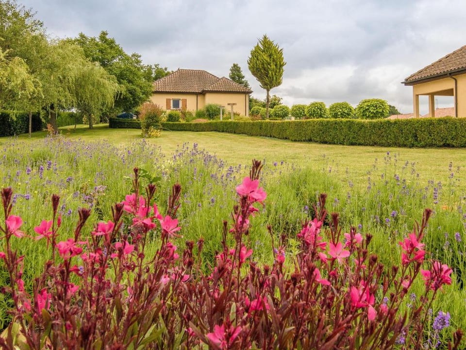 Modern holiday home with swimming pool Vacation rental in Bergerac