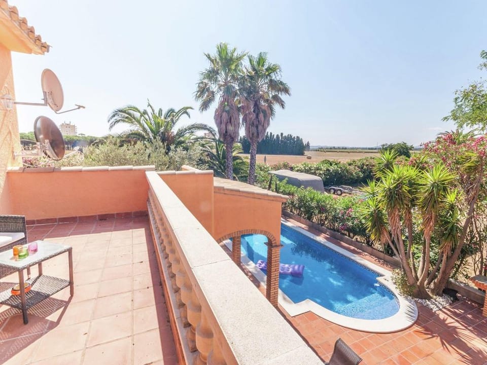 Relaxing Villa Steps from Beach Vacation rental in Alt Empordà