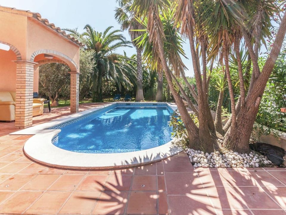 Relaxing Villa Steps from Beach Vacation rental in Alt Empordà