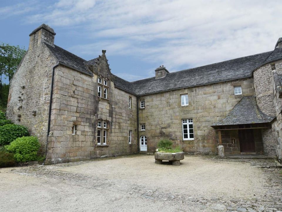 Lake Mansion in Plourin-les-Morlaix Vacation rental in Finistere