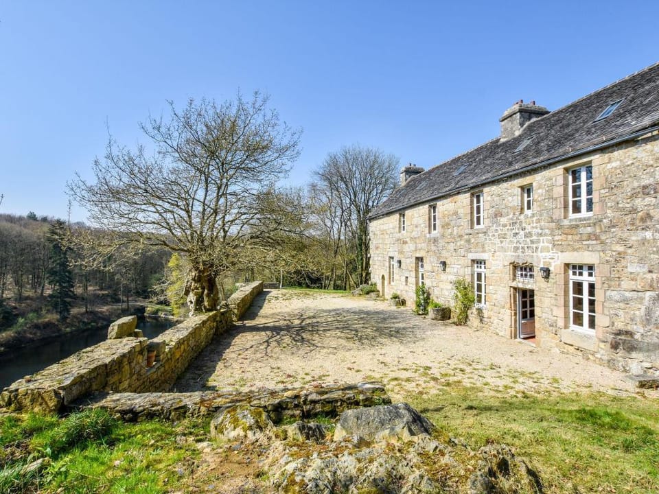 Lake Mansion in Plourin-les-Morlaix Vacation rental in Finistere