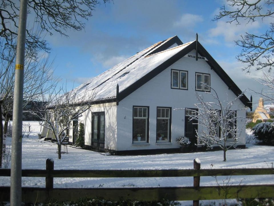 Peaceful Dune Retreat with Garden Vacation rental in North Holland (province)