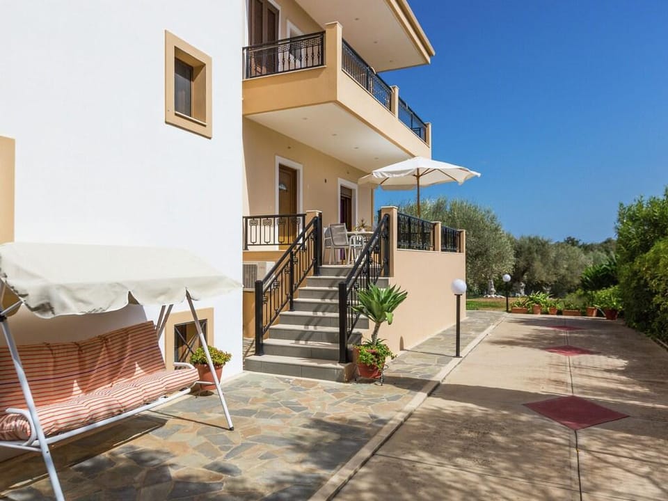 Apartment in Prines with Garden  BBQ Apartment in Crete