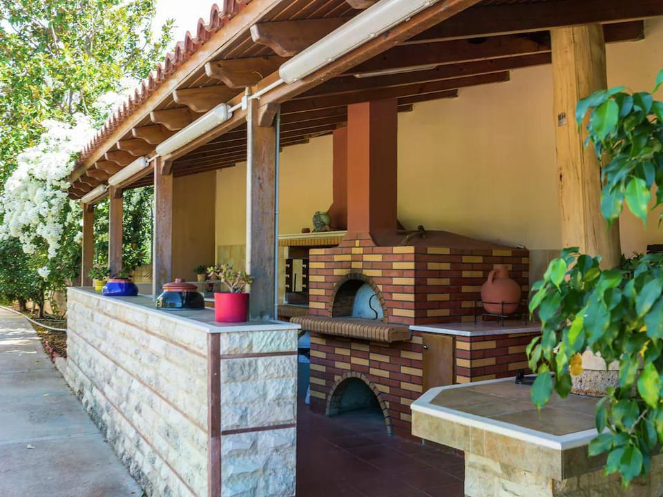 Apartment in Prines with Garden  BBQ Apartment in Crete