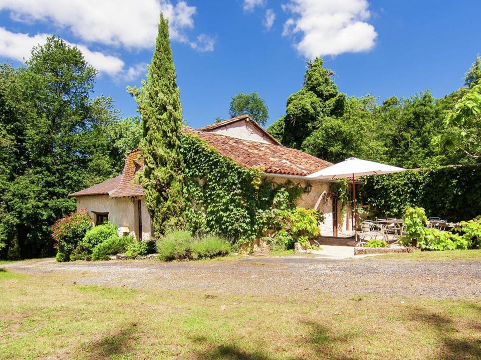 Mansion  in Bourgnac with garden Vacation rental in Occitanie