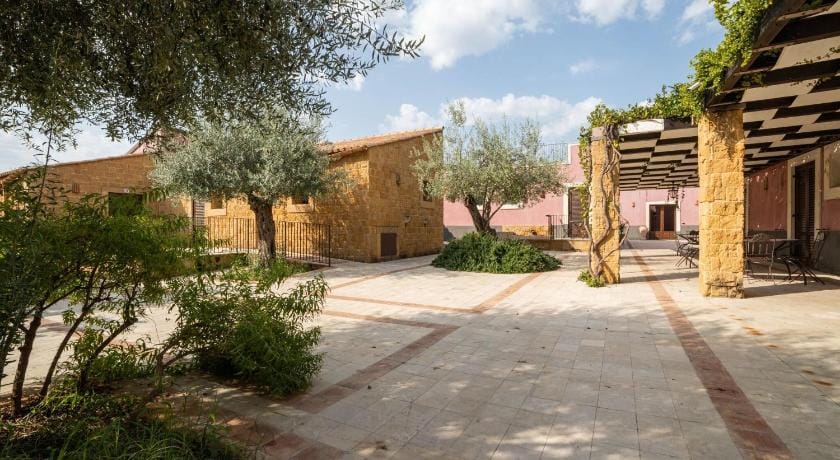Idyllic Escape with Tennis Vacation rental in Sicily