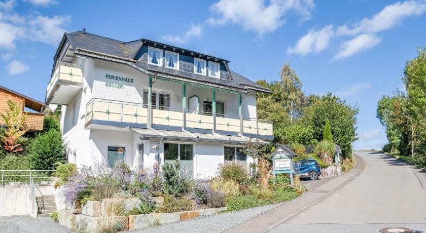 Moderne Ferienwohnung am Wald in Schwalefeld Apartment in Willingen
