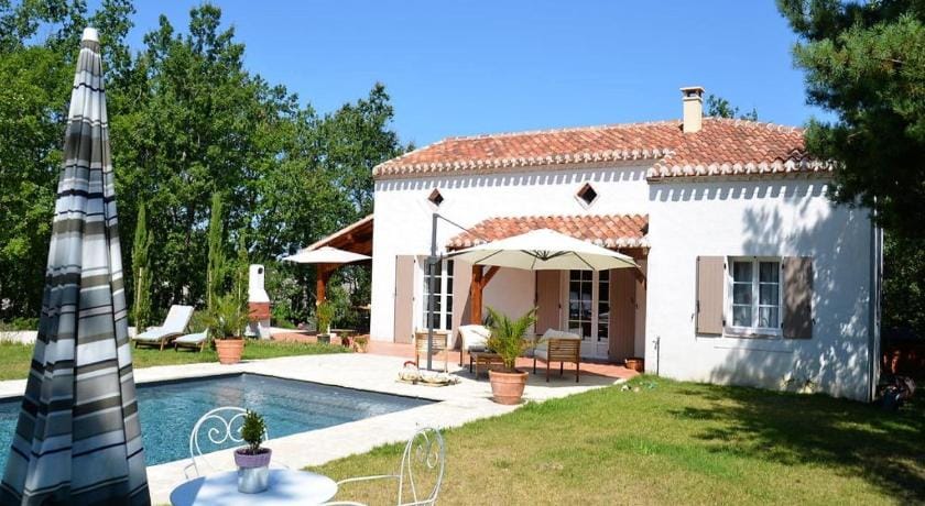 Holiday Home Montaigu-de-Quercy Lake Vacation rental in Occitanie